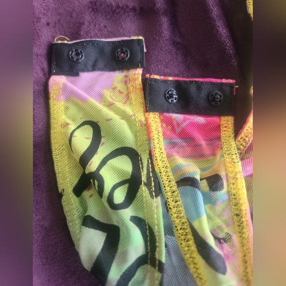 NWT Love J beautiful colored snappy bodysuit. Size medium - Picture 3 of 5